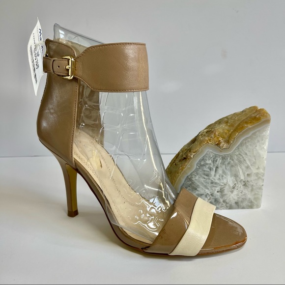 TAHARI Two Tone Tan & Beige Leather Sandal with Wide Ankle Strap NWT - Picture 3 of 11